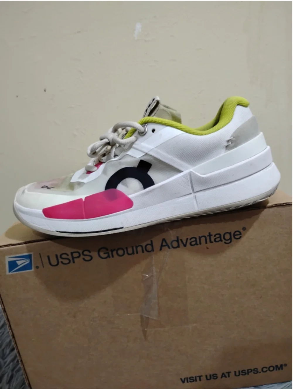 On Cloud The Roger Pro 2 Women's Size 7.5 White Pink Athletic Shoes
